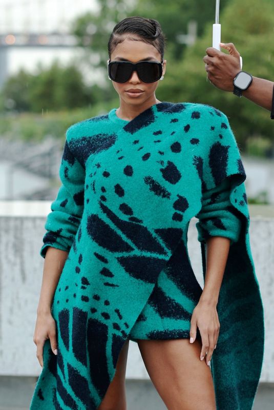 LORI HARVEY at Prabal Gurung Fashion Show at NYFW in New York 09/08/2023