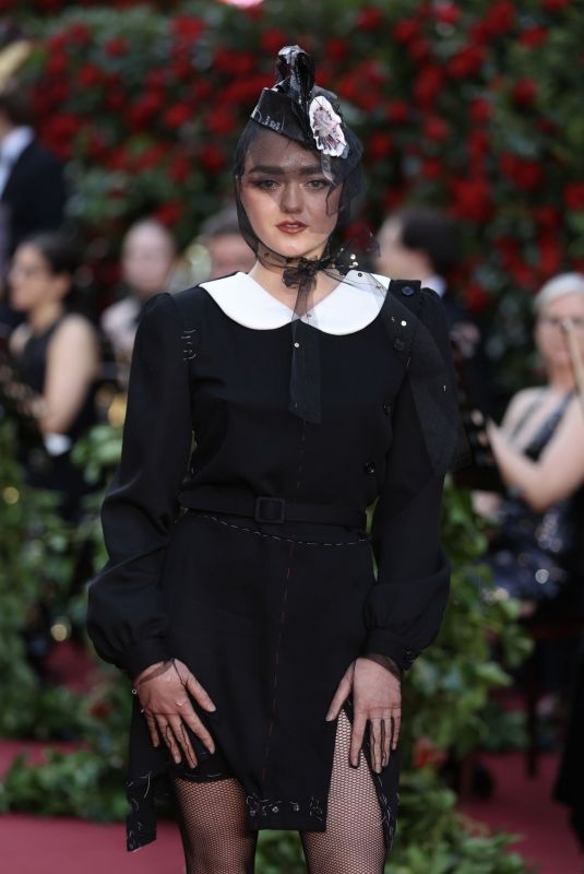 MAISIE WILLIAMS at Vogue World: London 2023 at Theatre Royal Drury Lane 09/14/2023