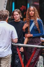 MALIA OBAMA Out with Friends in New York 09/09/2023