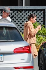 MILA KUNIS and Ashton Kutcher Out for Breakfast in Los Angeles 09/07/2023