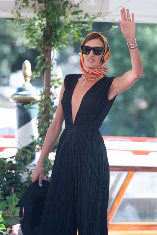 NIEVES ALVAREZ Arrives at Excelsior Hotel in Venice 09/05/2023