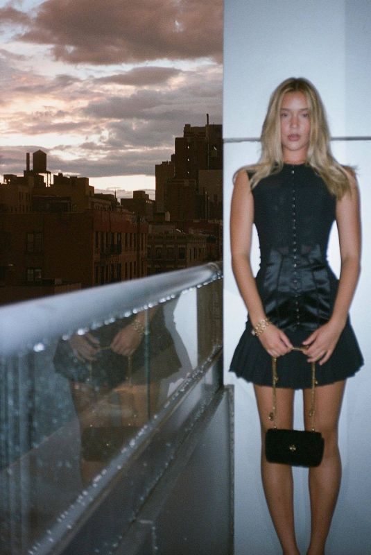 OLIVIA PONTON for Tory Burch Fall 2023