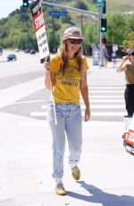 OLIVIA WILDE at Sag-aftra and Wga Strike at Universal Studios in Burbank 09/08/2023