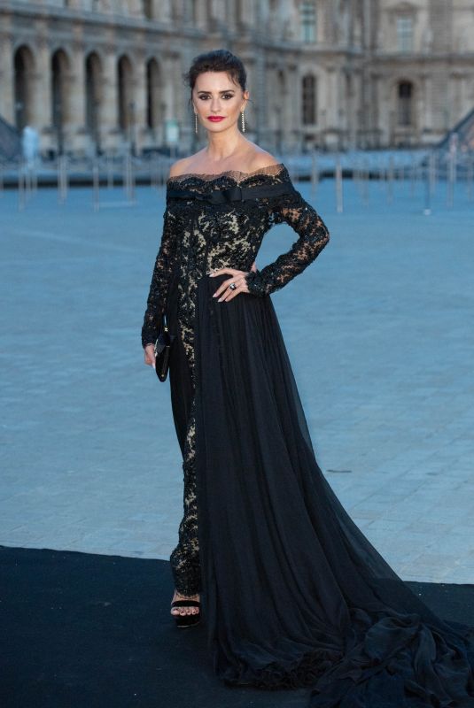 PENELOPE CRUZ at Lancome x Louvre Photocall at Paris Fashion Week 09/26/2023
