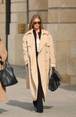 ROSIE HUNTINGTON-WHITELEY Out at Paris Fashion Week 09/29/2023