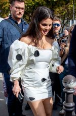 SELENA GOMEZ Leaves L