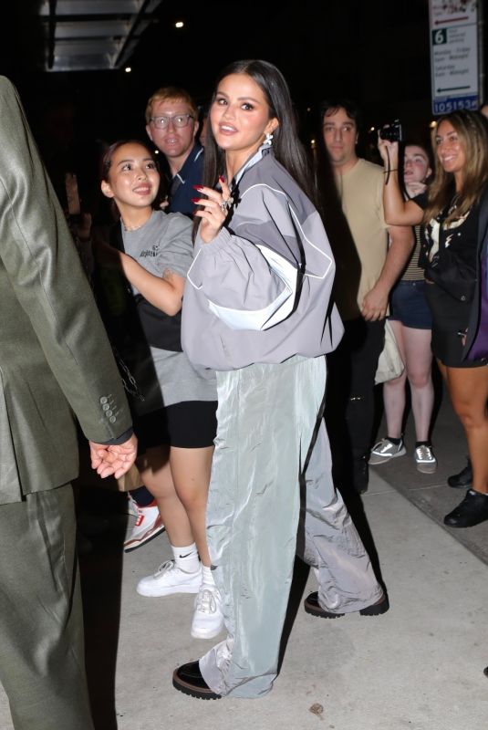 SELENA GOMEZ Returns to Her Hotel After VMA