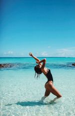 SERINDA SWAN - Instagram Photos and Video 09/04/2023