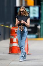 SOPHIE TURNER Leavves Taylor Swift
