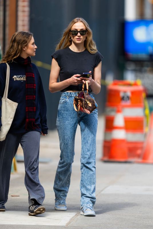 SOPHIE TURNER Leavves Taylor Swift’s Apartment in New York 09/27/2023