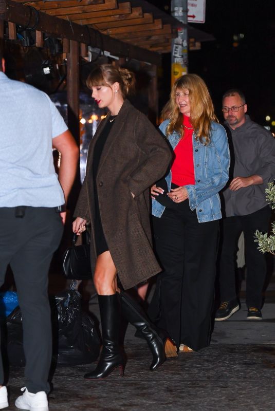 TAYLOR SWIFT, LAURA DERN, GRETA GERWIG and ZOE KRAVITZ Out for Dinner at Il Buco in New York 09/18/2023