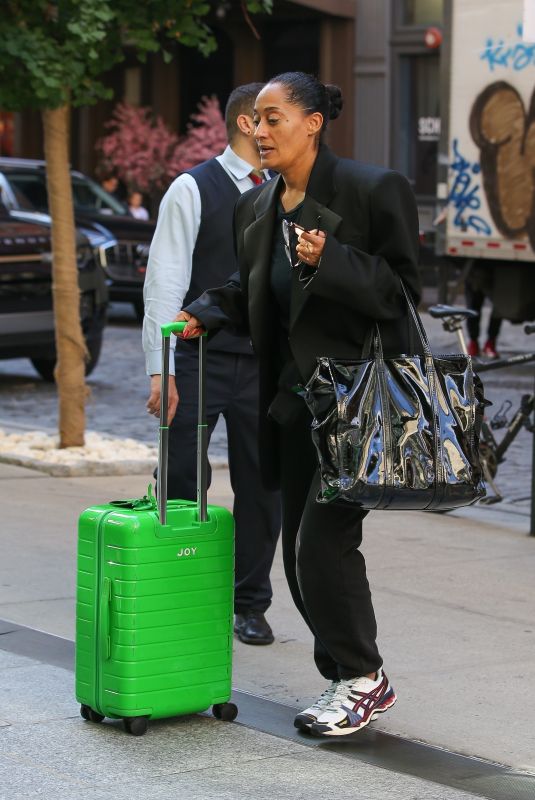 TRACEE ELLIS ROSS Arrives at a Hotel in New York 09/19/2023