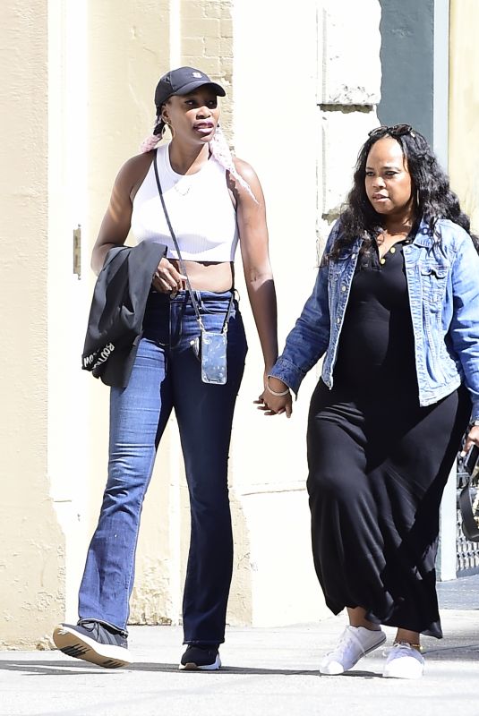 VENUS WILLIAMS and ISHA PRICE Out in New York 08/31/2023