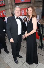 VICTORIA STARMER Leaves Who Cares Wins Awards in London 09/19/2023