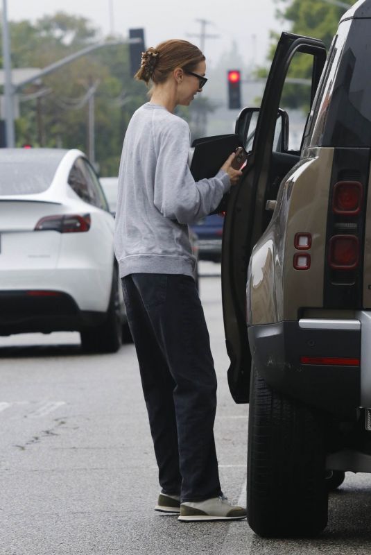 WHITNEY PORT Heading to Country Mart in Brentwood 09/02/2023
