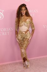 WINNIE HARLOW at Victoria’s Secret Celebrates The Tour ’23 in New York 09/06/2023