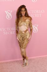 WINNIE HARLOW at Victoria’s Secret Celebrates The Tour ’23 in New York 09/06/2023