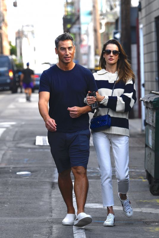 ALESSANDRA AMBROSIO and Richard Lee Out for Lunch in Venice Beach 10/23/2023