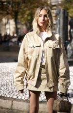ALIX ASHLEY EARLE Arrives at Miu Miu Womenswear Spring/Summer 2024 Show at Paris Fashion Week 10/03/2023