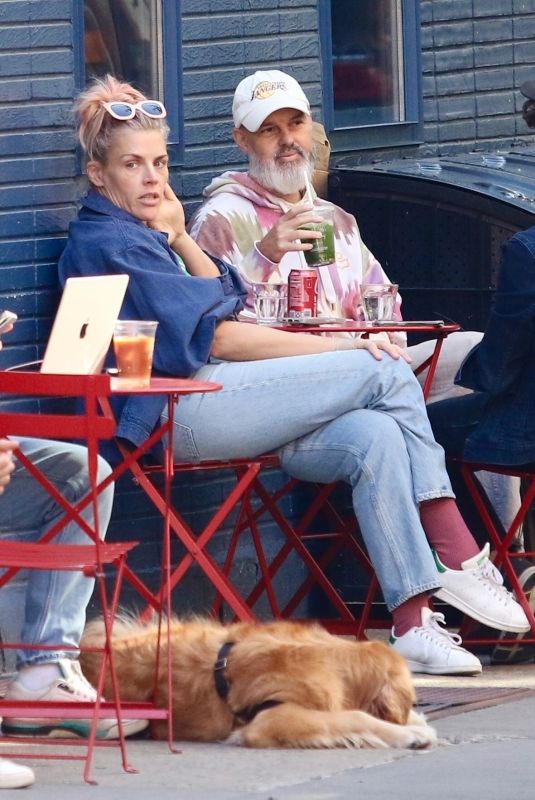 BUSY PHILIPPS and Ex-husband Marc Silverstein Having Lunch in New York 10/11/2023