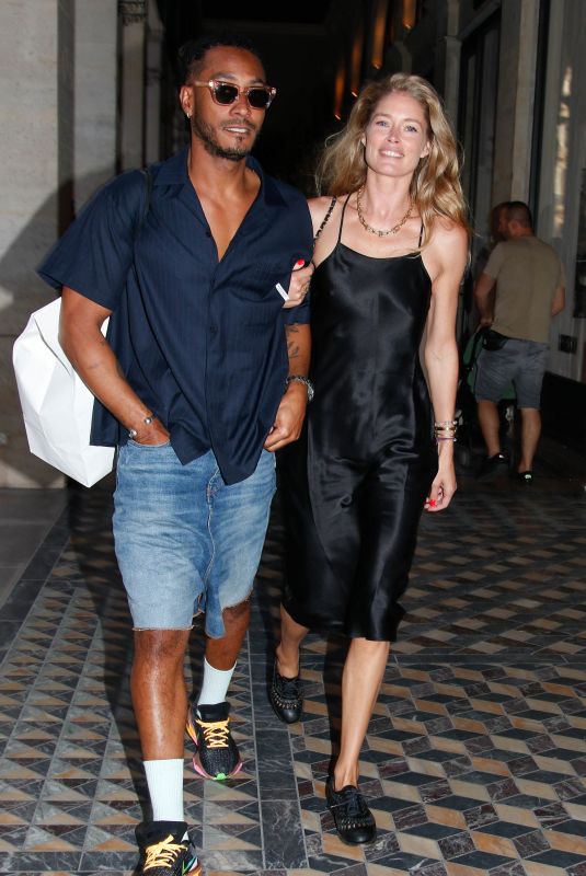 DOUTZEN KROES Leaves Costes Restaurant at Paris Fashion Week 10/01/2023