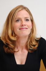 ELISABETH SHUE at Hide and Seek Press Conference 01/08/2005