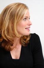 ELISABETH SHUE at Hide and Seek Press Conference 01/08/2005