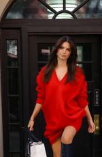 EMILY RATAJKOWSKI Leaves Her Apartment in New York 10/19/2023