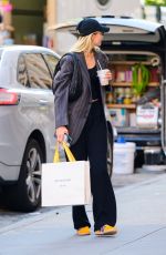 GIGI HADID Arrives at Her Apartment in New York 10/05/2023
