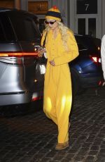 GIGI HADID Arrives at Her Home in New York 10/17/2023