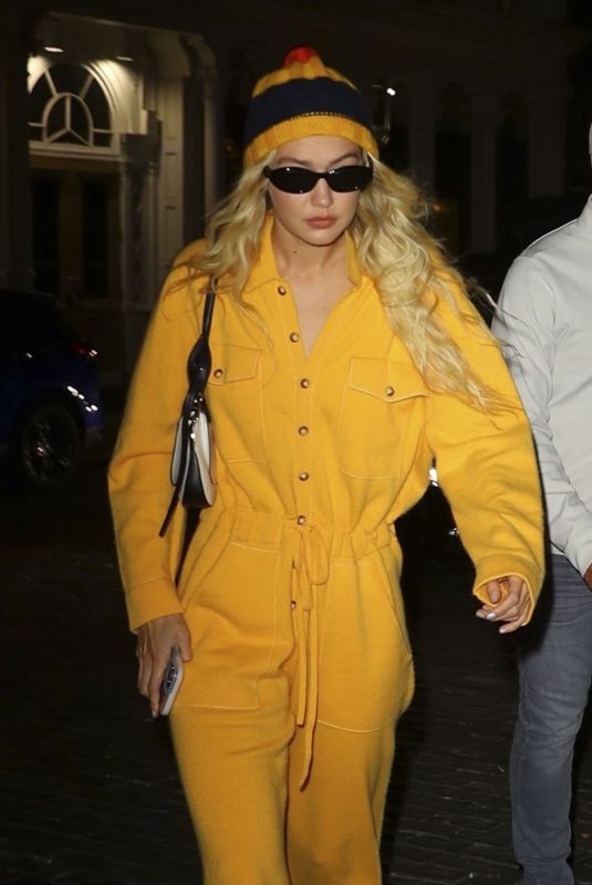 GIGI HADID Arrives at Her Home in New York 10/17/2023