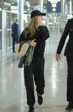 GISELE BUNDCHEN Arrives in Paris 09/30/2023