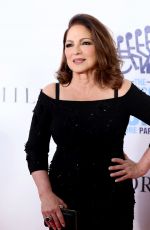 GLORIA ESTEFAN at 38th Annual Great Sports Legends Dinner 10/16/2023