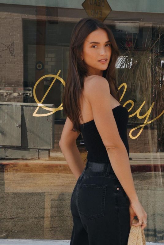 HELEN OWEN - Instagram Photos 10/11/2023