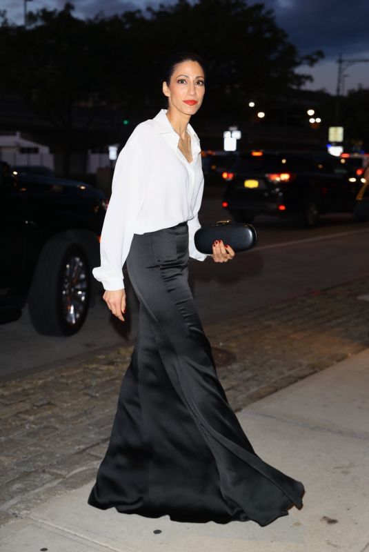 HUMA ABEDIN Arrives at 2023 God’s Love We Deliver Golden Heart Awards in New York 10/16/2023