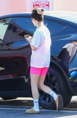 ISABELLA ROSE GIANNULLI Shopping at Trader Joe
