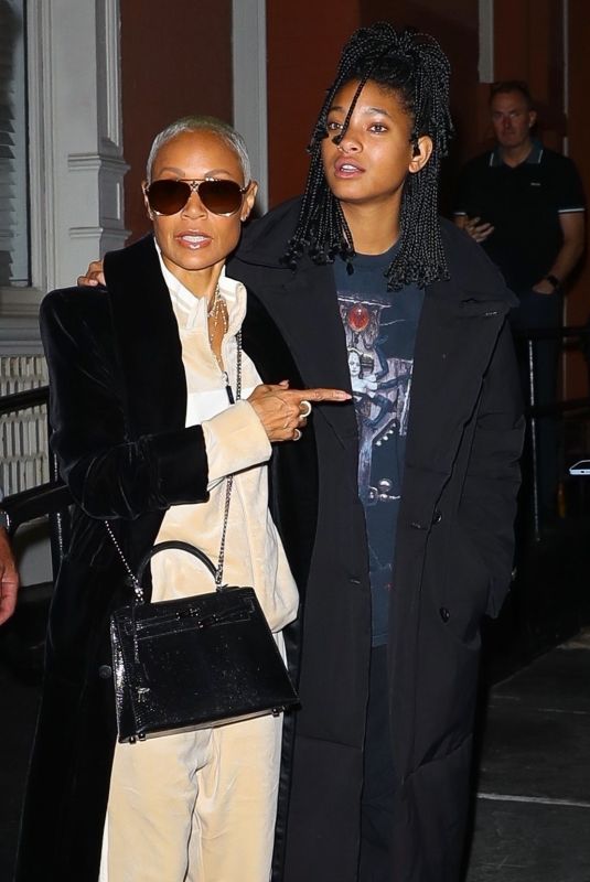 JADA PINKETT and WILLOW SMITH Leaves Il Mulino Prime in New York 10/17/2023