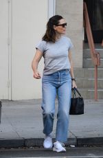 JENNIFER GARNER Leaves Her Son