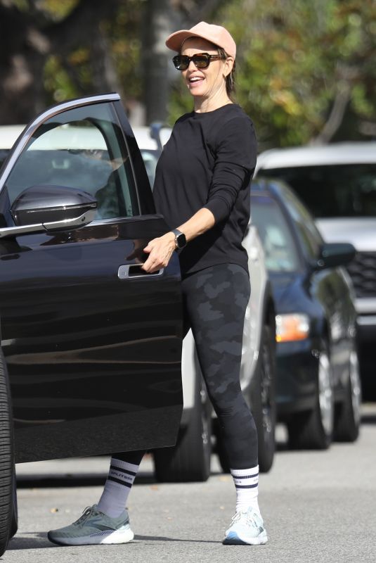 JENNIFER GARNER Leaves Pilates Class in Santa Monica 10/12/2023