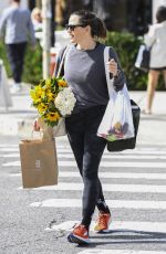 JENNIFER GARNER Shopping at Brentwood Farmers Market 10/01/2023