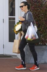 JENNIFER GARNER Shopping at Brentwood Farmers Market 10/01/2023