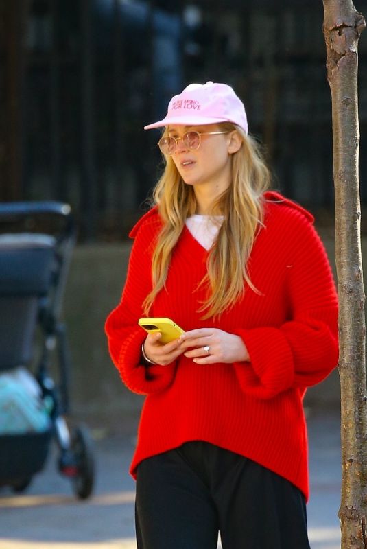 JENNIFER LAWRENCE Out in New York 10/17/2023