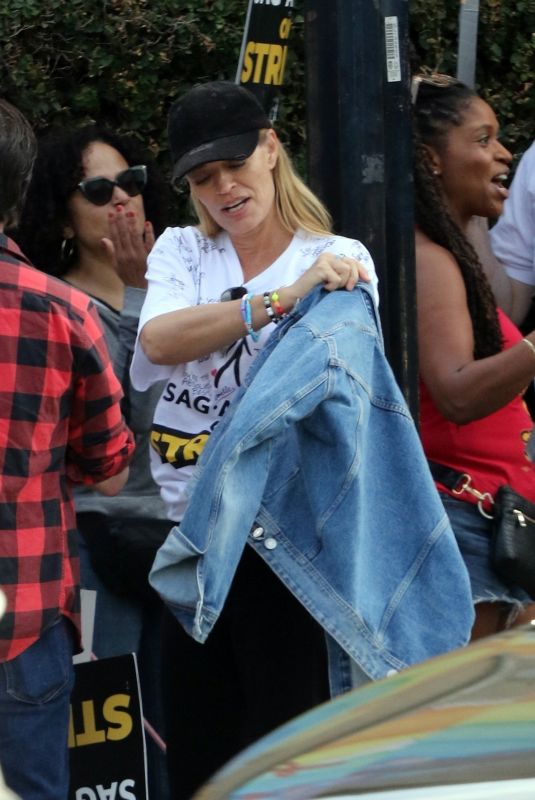 JERI RYAN at SAG-AFTRA Picket Lines at Warner Brothers Studio in Los Angeles 10/27/2023