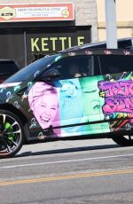 JOJO SIWA Cruises Aound Los Feliz in Her Lamborghini Urus 10/08/2023