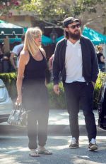 KATE HUDSON and GOLDIE HAWN at a Memorable Lunch in Pacific Palisades 10/10/2023