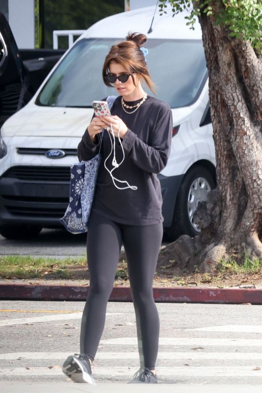 KATHERINE SCHWARZENEGGER Out and About in Los Angeles 10/02/2023