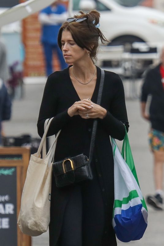 KATHERINE SCHWARZENEGGER Shopping at Farmer