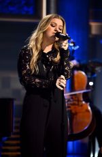KELLY CLARKSON at Tonight Show Starring Jimmy Fallon in New York 10/13/2023