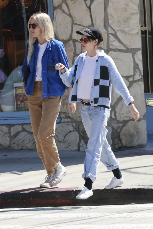 KRISTEN STEWART and DYLAN MEYER Out for Lunch at Little Dom’s in Los Feliz 10/02/2023