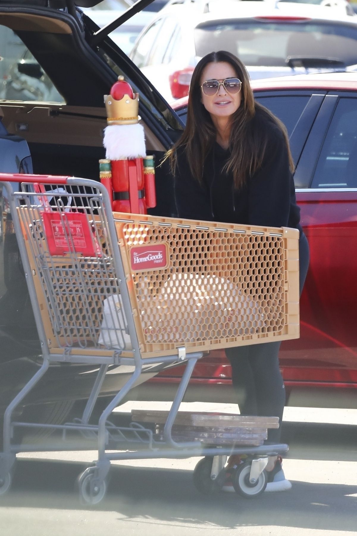 KYLE RICHARDS Out Shopping in Beverly Hills 01/16/2020 – HawtCelebs